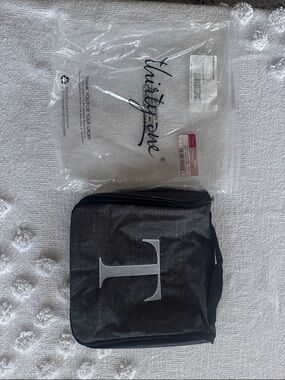 NEW-Thirty one Travel bag 10x10